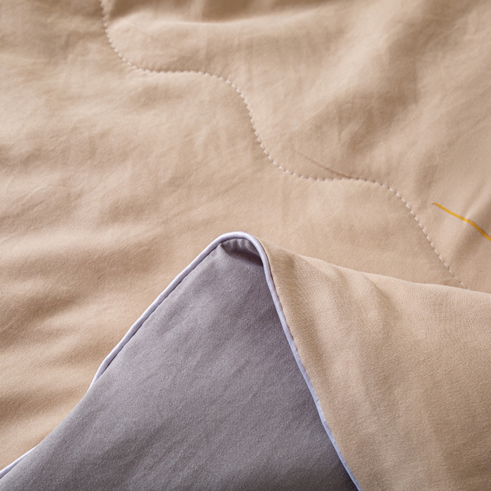 91家纺网 家纺一手货源 找家纺 红日子纺织品 2026新款A类水洗棉冰淇淋夏被空调被 卡其灰