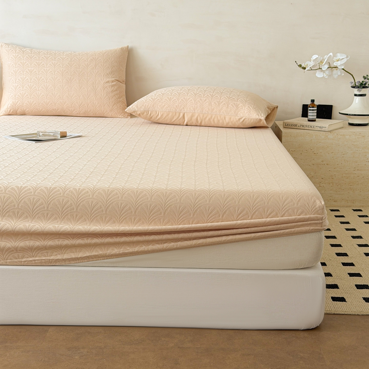 91家纺网 家纺一手货源 找家纺 眠博士 2026新款60S水洗立体提花床笠-场景二 床笠-杏影-卡其