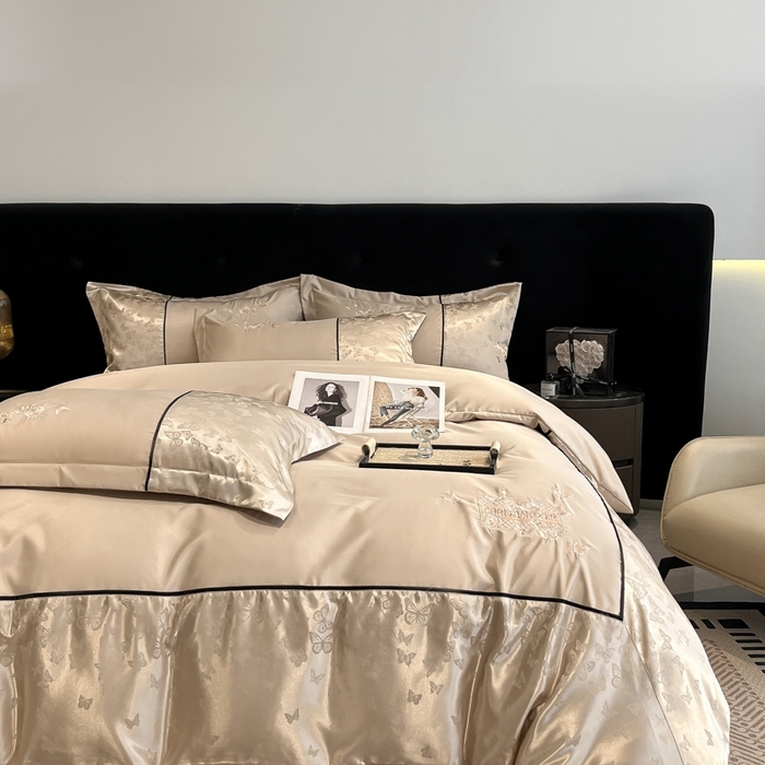 91家纺网 家纺一手货源 找家纺 （总）金牛座家纺 2026新款金牛座细斜纹贡缎亮丝提花大拼角刺绣床盖四件套-缇娜系列