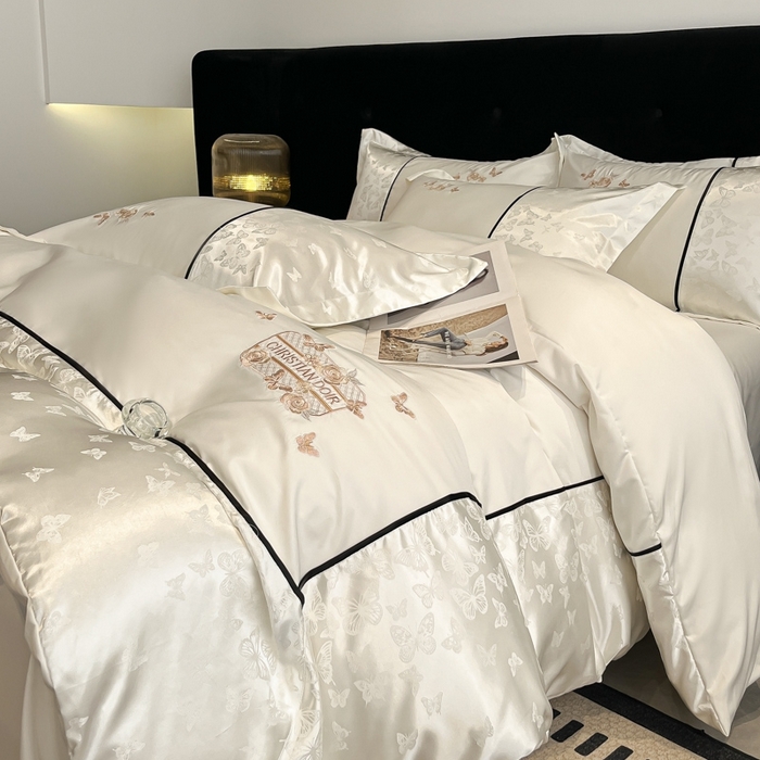 91家纺网 家纺一手货源 找家纺 （总）金牛座家纺 2026新款金牛座细斜纹贡缎亮丝提花大拼角刺绣床盖四件套-缇娜系列