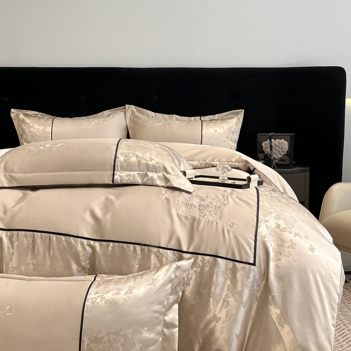 91家纺网 家纺一手货源 找家纺 金牛座家纺 2026新款金牛座细斜纹贡缎亮丝提花大拼角刺绣床盖四件套-缇娜系列 缇娜-香槟