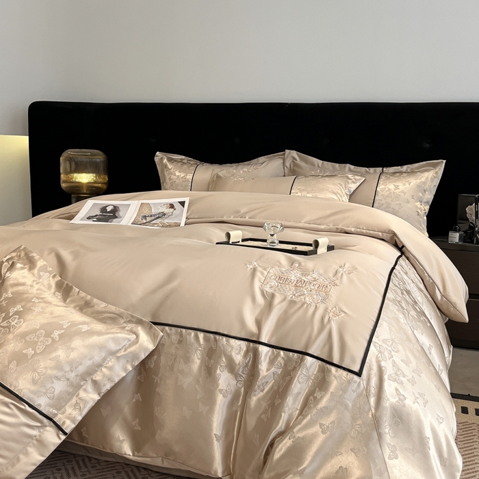 91家纺网 家纺一手货源 找家纺 金牛座家纺 2026新款金牛座细斜纹贡缎亮丝提花大拼角刺绣床盖四件套-缇娜系列 缇娜-香槟