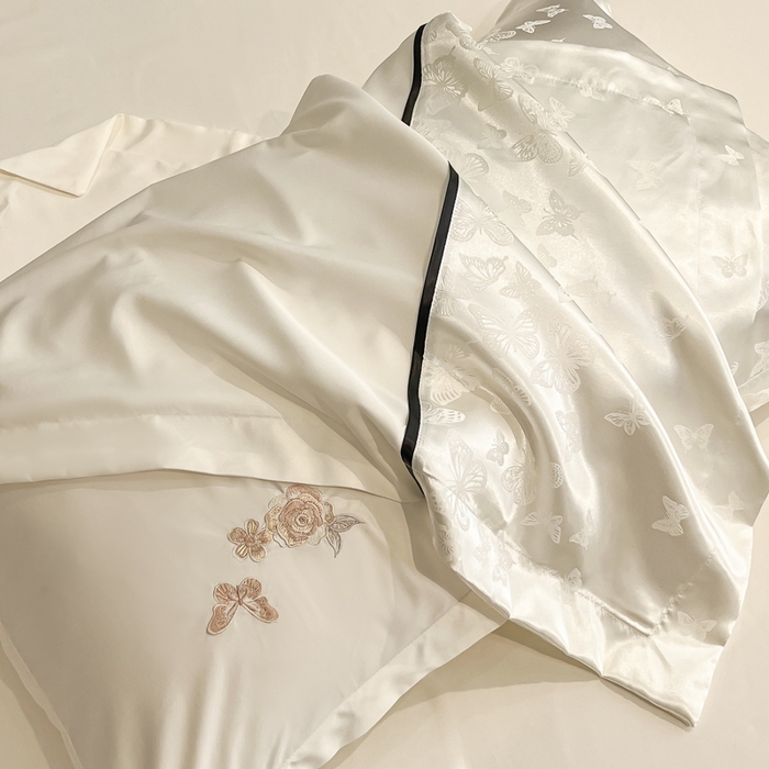 91家纺网 家纺一手货源 找家纺 金牛座家纺 2026新款金牛座细斜纹贡缎亮丝提花大拼角刺绣床盖四件套-缇娜系列 缇娜-奶白