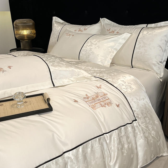 91家纺网 家纺一手货源 找家纺 金牛座家纺 2026新款金牛座细斜纹贡缎亮丝提花大拼角刺绣床盖四件套-缇娜系列 缇娜-奶白