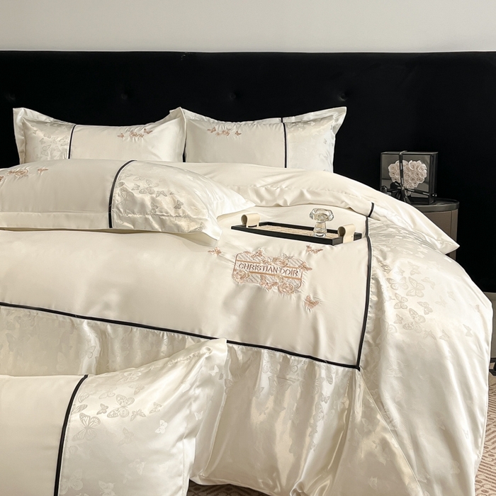 91家纺网 家纺一手货源 找家纺 金牛座家纺 2026新款金牛座细斜纹贡缎亮丝提花大拼角刺绣床盖四件套-缇娜系列 缇娜-奶白