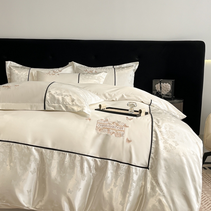 91家纺网 家纺一手货源 找家纺 金牛座家纺 2026新款金牛座细斜纹贡缎亮丝提花大拼角刺绣床盖四件套-缇娜系列 缇娜-奶白