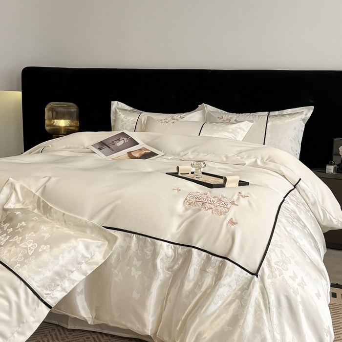 91家纺网 家纺一手货源 找家纺 金牛座家纺 2026新款金牛座细斜纹贡缎亮丝提花大拼角刺绣床盖四件套-缇娜系列 缇娜-奶白