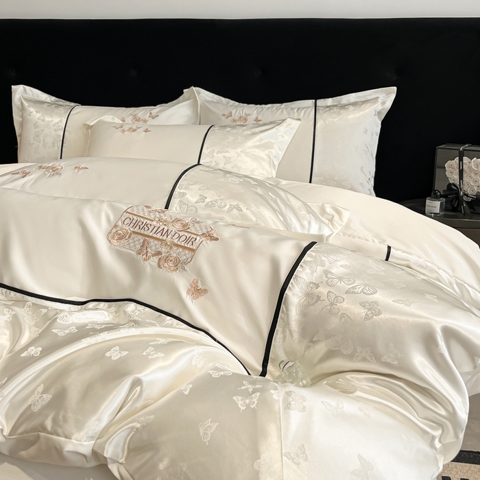 91家纺网 家纺一手货源 找家纺 金牛座家纺 2026新款金牛座细斜纹贡缎亮丝提花大拼角刺绣床盖四件套-缇娜系列 缇娜-奶白