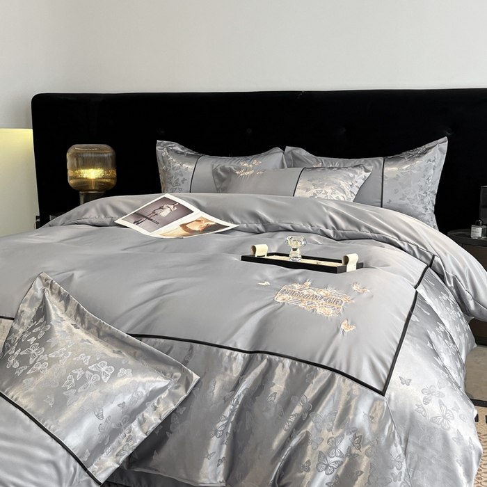 91家纺网 家纺一手货源 找家纺 金牛座家纺 2026新款金牛座细斜纹贡缎亮丝提花大拼角刺绣床盖四件套-缇娜系列 缇娜-灰