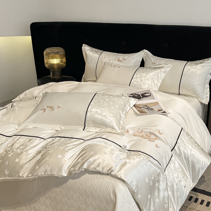 91家纺网 家纺一手货源 找家纺 金牛座家纺 2026新款金牛座细斜纹贡缎亮丝提花大拼角刺绣床盖四件套-缇娜系列 缇娜-奶白