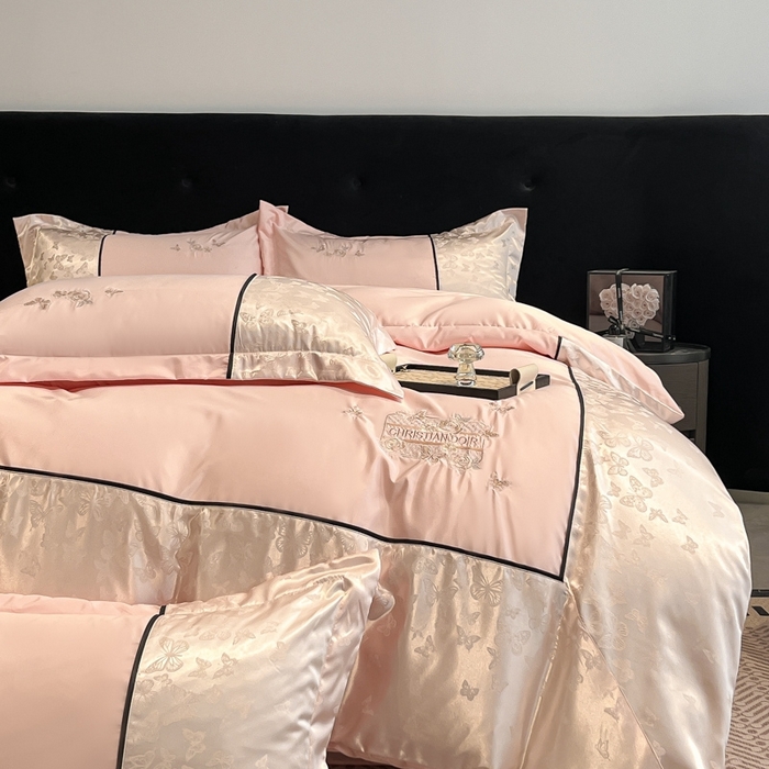 91家纺网 家纺一手货源 找家纺 金牛座家纺 2026新款金牛座细斜纹贡缎亮丝提花大拼角刺绣床盖四件套-缇娜系列 缇娜-浅粉