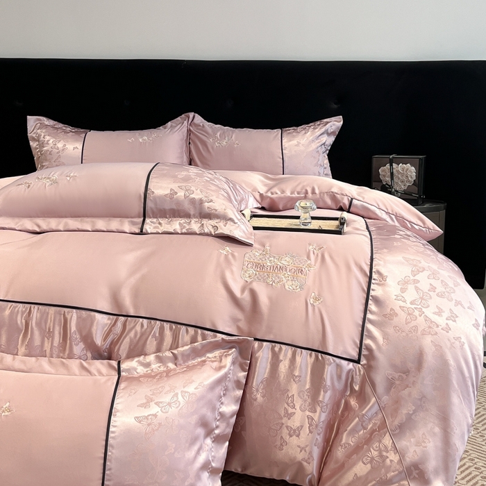 91家纺网 家纺一手货源 找家纺 金牛座家纺 2026新款金牛座细斜纹贡缎亮丝提花大拼角刺绣床盖四件套-缇娜系列 缇娜-浅豆沙