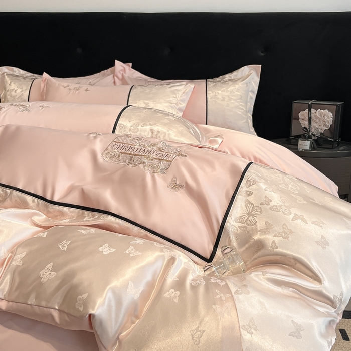 91家纺网 家纺一手货源 找家纺 金牛座家纺 2026新款金牛座细斜纹贡缎亮丝提花大拼角刺绣床盖四件套-缇娜系列 缇娜-浅粉