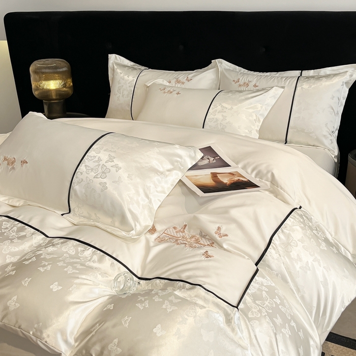 91家纺网 家纺一手货源 找家纺 金牛座家纺 2026新款金牛座细斜纹贡缎亮丝提花大拼角刺绣床盖四件套-缇娜系列 缇娜-奶白