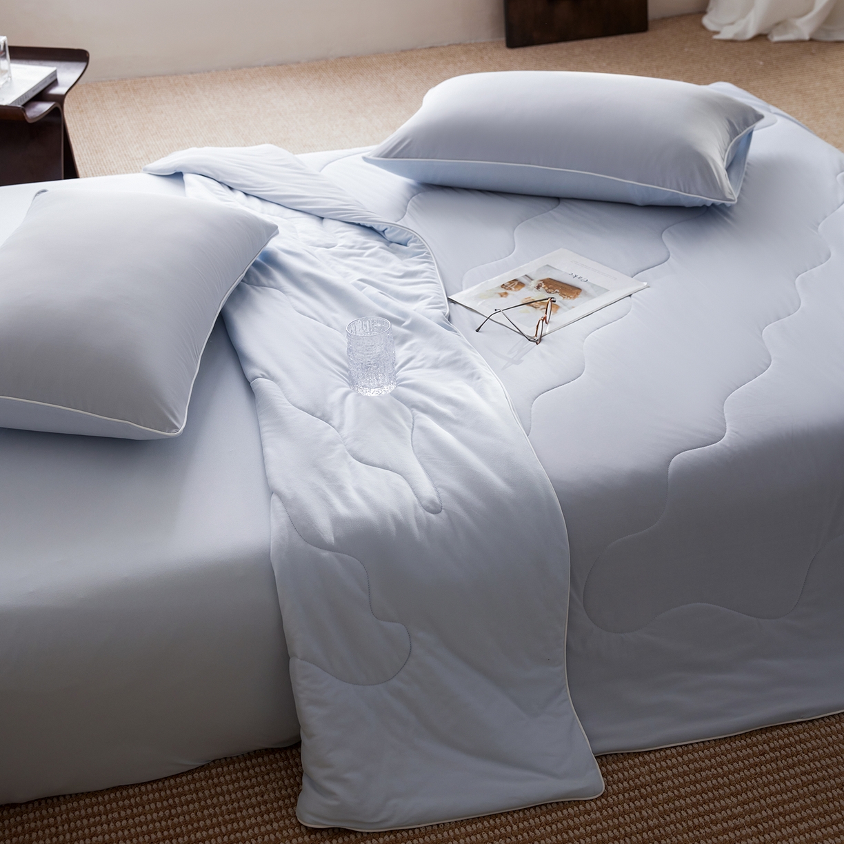 91家纺网 家纺一手货源 找家纺 丽笙被芯 2026新款冷暖深睡控温夏被夏凉被空调被 青空灰