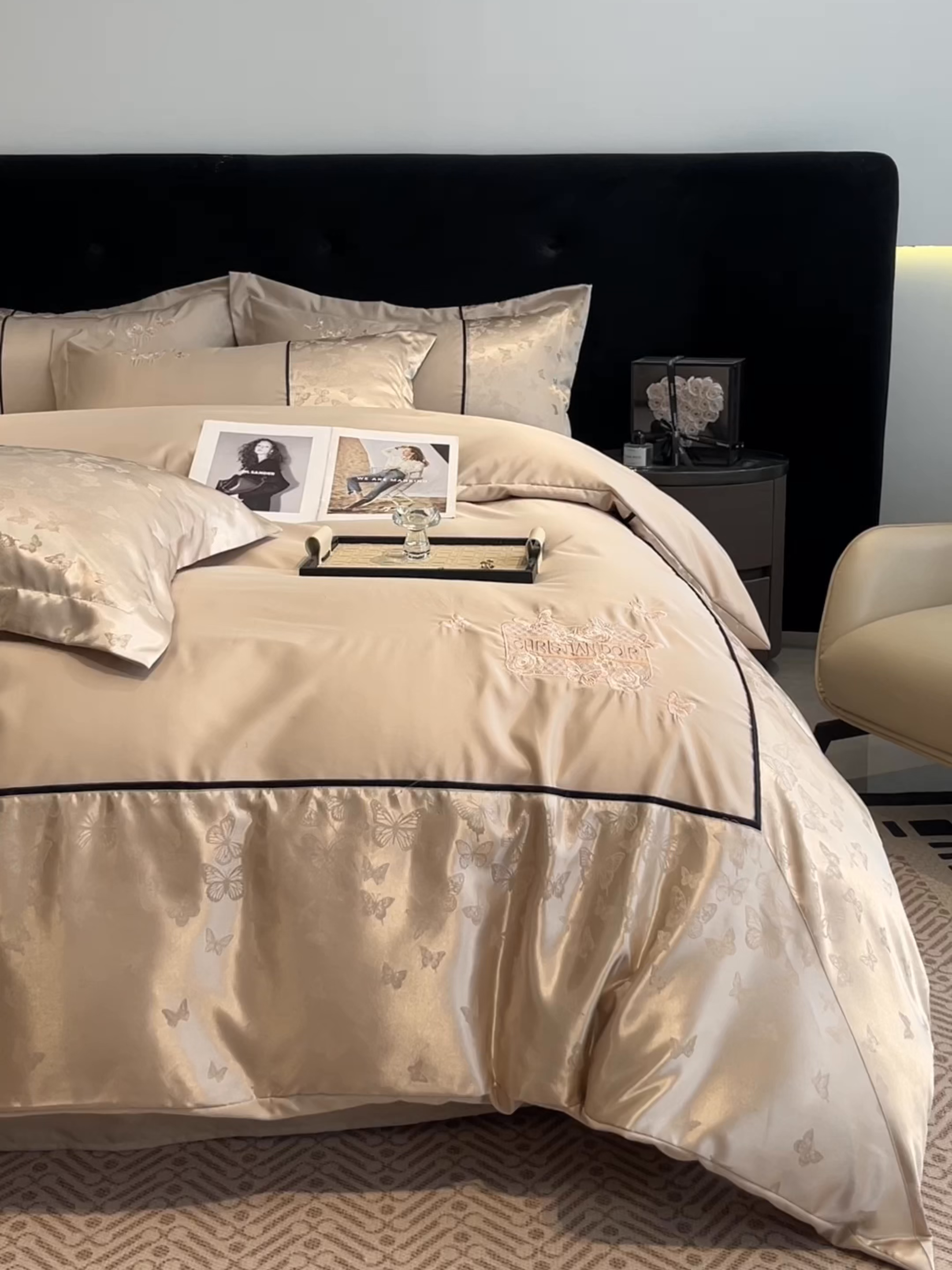 91家纺网 家纺一手货源 找家纺 金牛座家纺 2026新款金牛座细斜纹贡缎亮丝提花大拼角刺绣床盖四件套-缇娜系列 缇娜-香槟