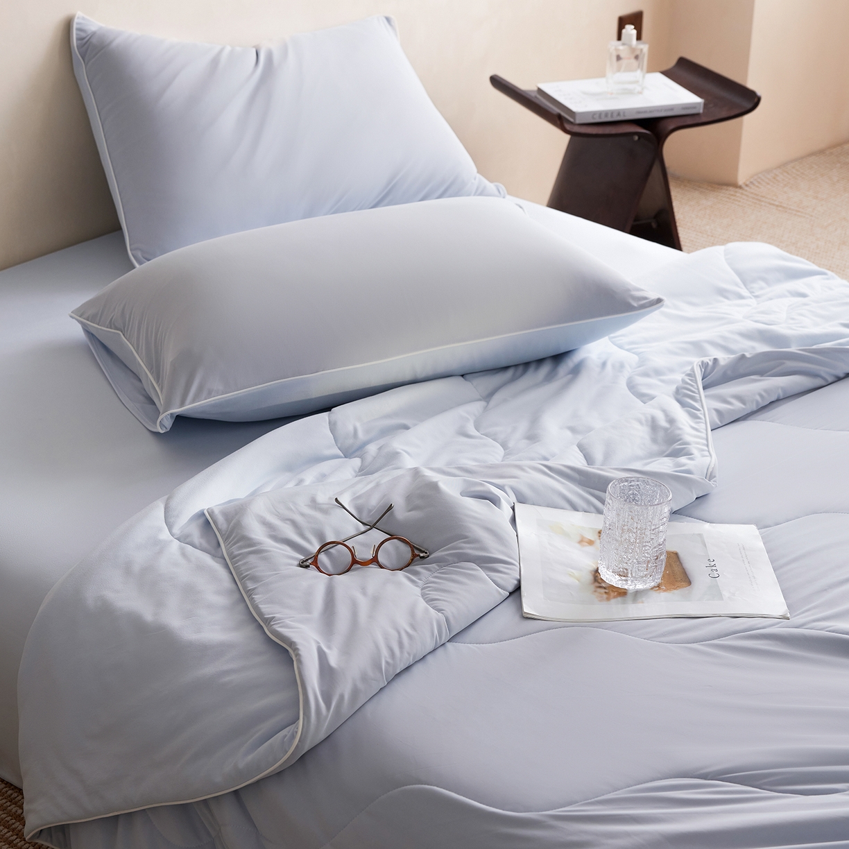 91家纺网 家纺一手货源 找家纺 丽笙被芯 2026新款冷暖深睡控温夏被夏凉被空调被 青空灰