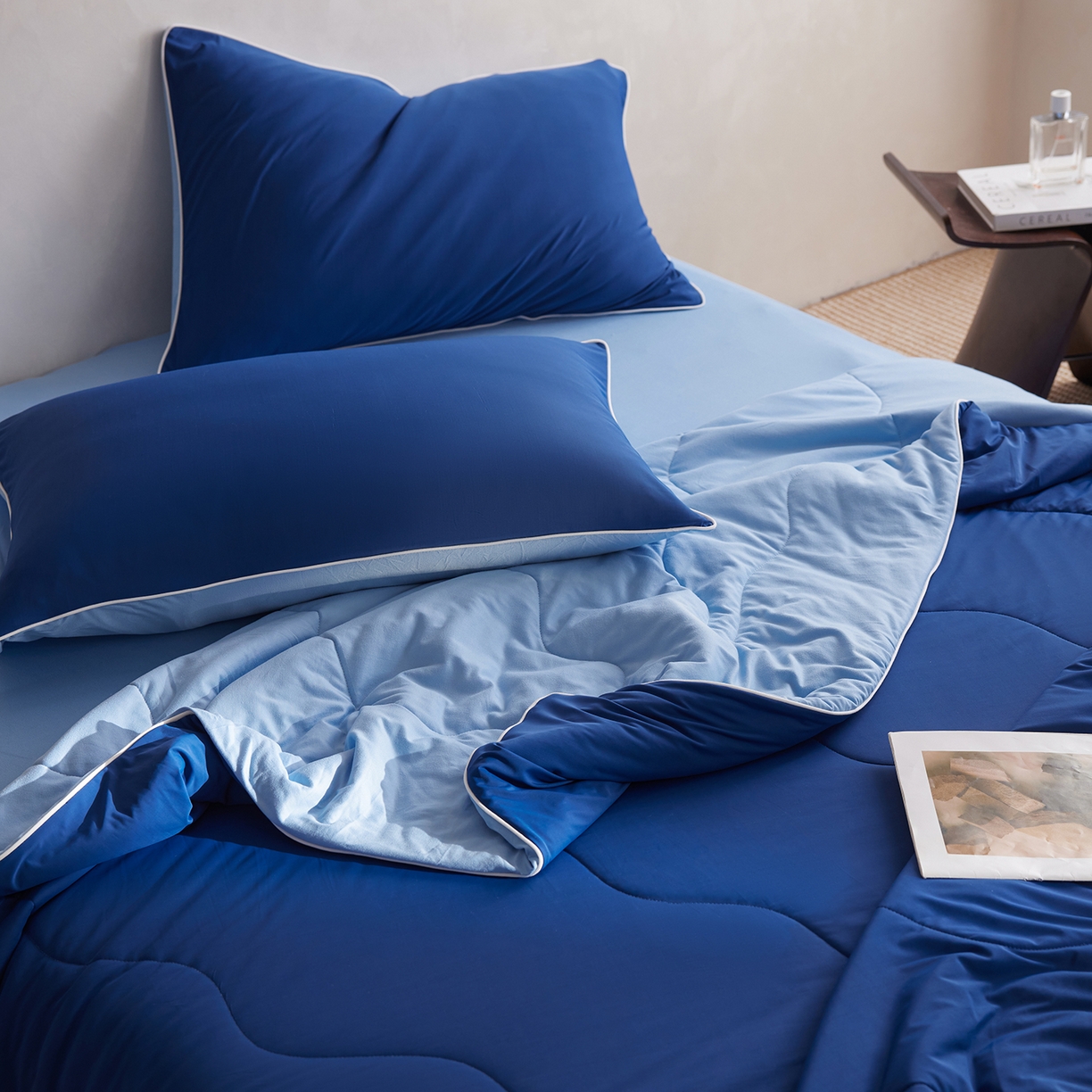 91家纺网 家纺一手货源 找家纺 丽笙被芯 2026新款冷暖深睡控温夏被夏凉被空调被 深睡蓝