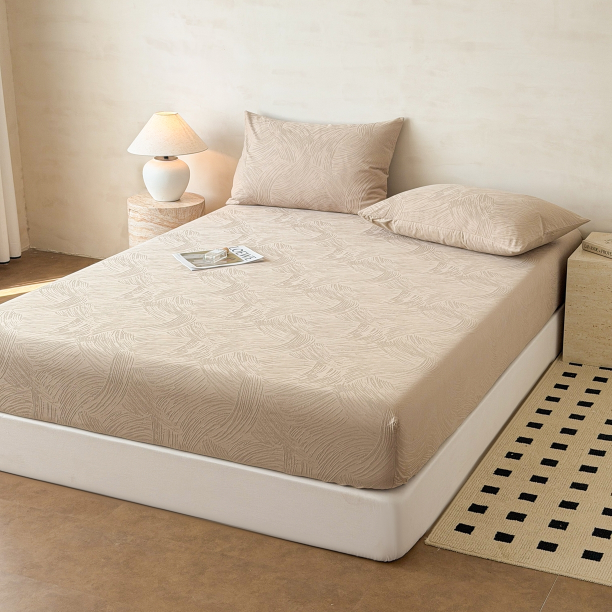 91家纺网 家纺一手货源 找家纺 眠博士 2026新款60S水洗立体提花床笠-场景二 床笠-月岛弥生-杏