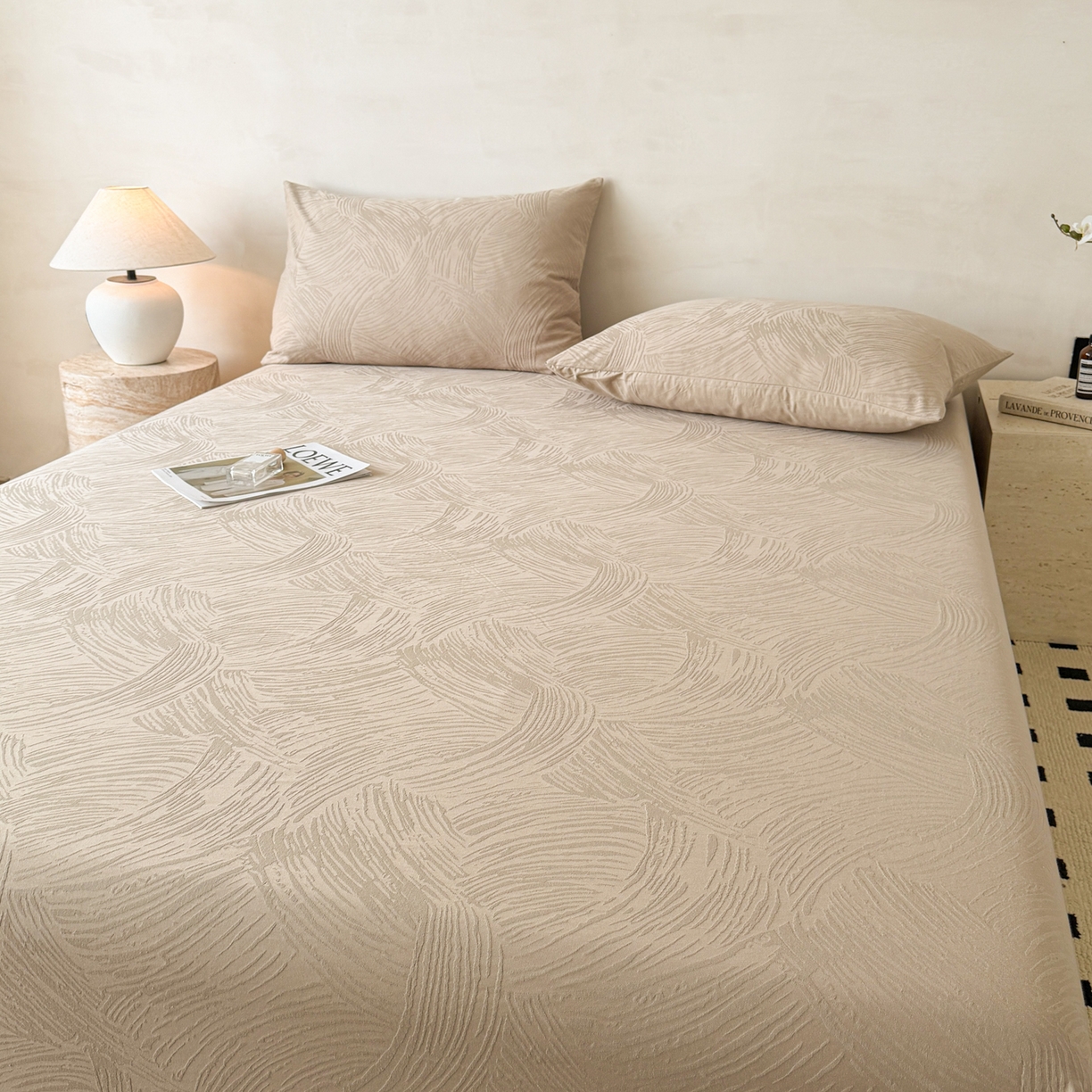 91家纺网 家纺一手货源 找家纺 眠博士 2026新款60S水洗立体提花床笠-场景二 床笠-月岛弥生-杏