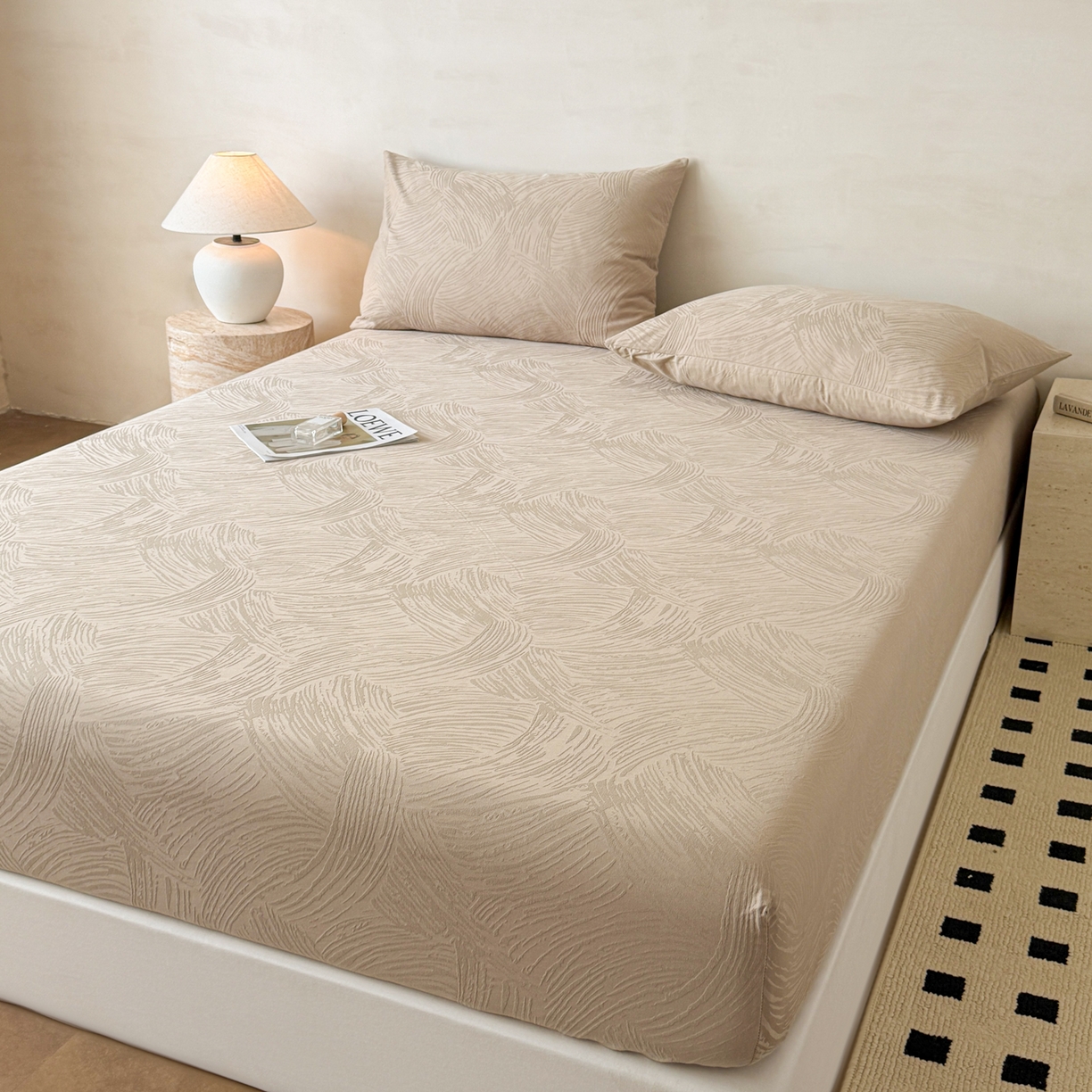 91家纺网 家纺一手货源 找家纺 眠博士 2026新款60S水洗立体提花床笠-场景二 床笠-月岛弥生-杏