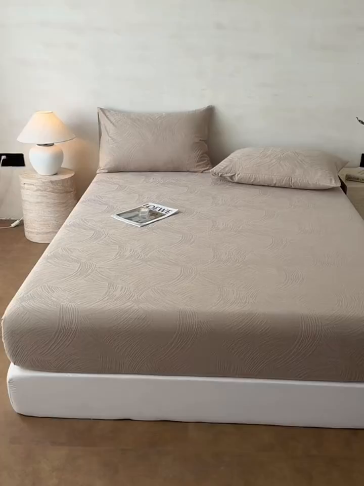 91家纺网 家纺一手货源 找家纺 眠博士 2026新款60S水洗立体提花床笠-场景二 床笠-月岛弥生-杏