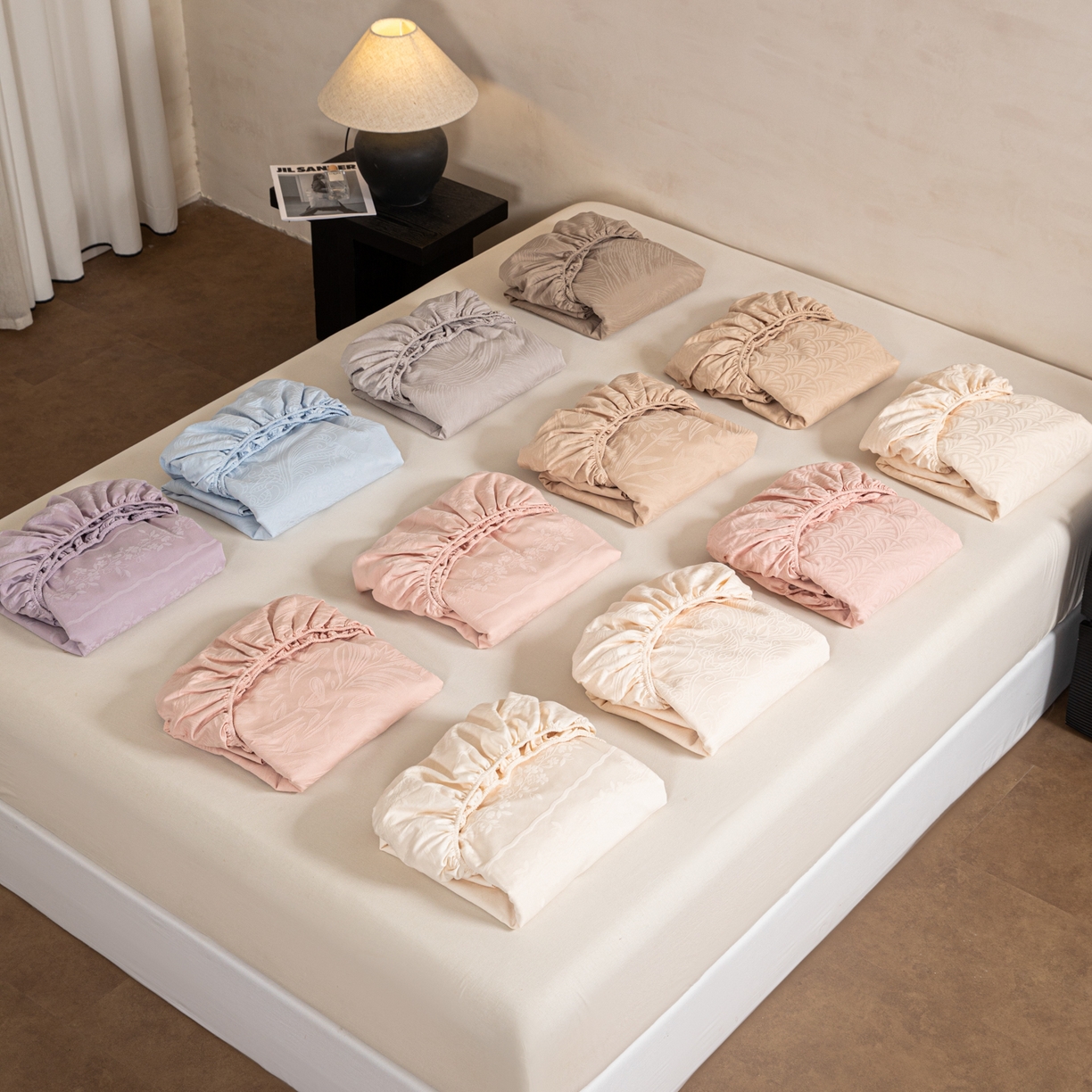 91家纺网 家纺一手货源 找家纺 眠博士 2026新款60S水洗立体提花床笠-场景二 叠拍图