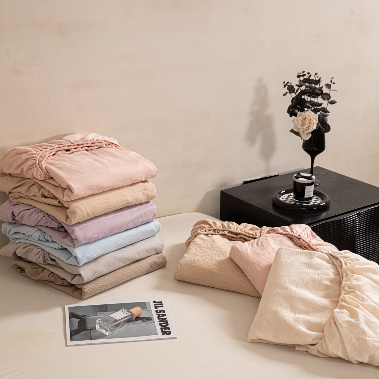 91家纺网 家纺一手货源 找家纺 眠博士 2026新款60S水洗立体提花床笠-场景二 叠拍图