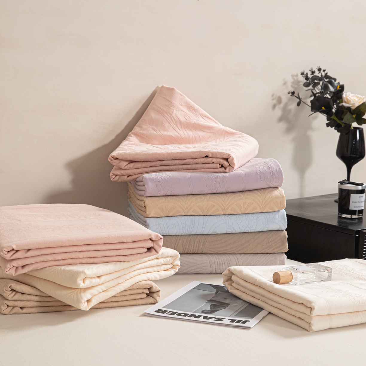 91家纺网 家纺一手货源 找家纺 眠博士 2026新款60S水洗立体提花床笠-场景二 叠拍图