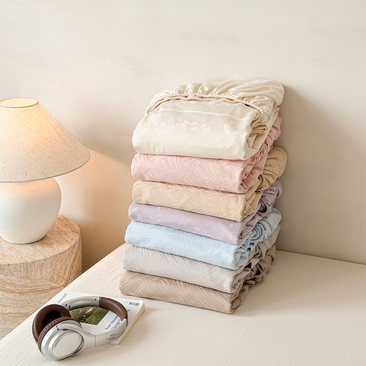 91家纺网 家纺一手货源 找家纺 眠博士 2026新款60S水洗立体提花床笠-场景二 叠拍图