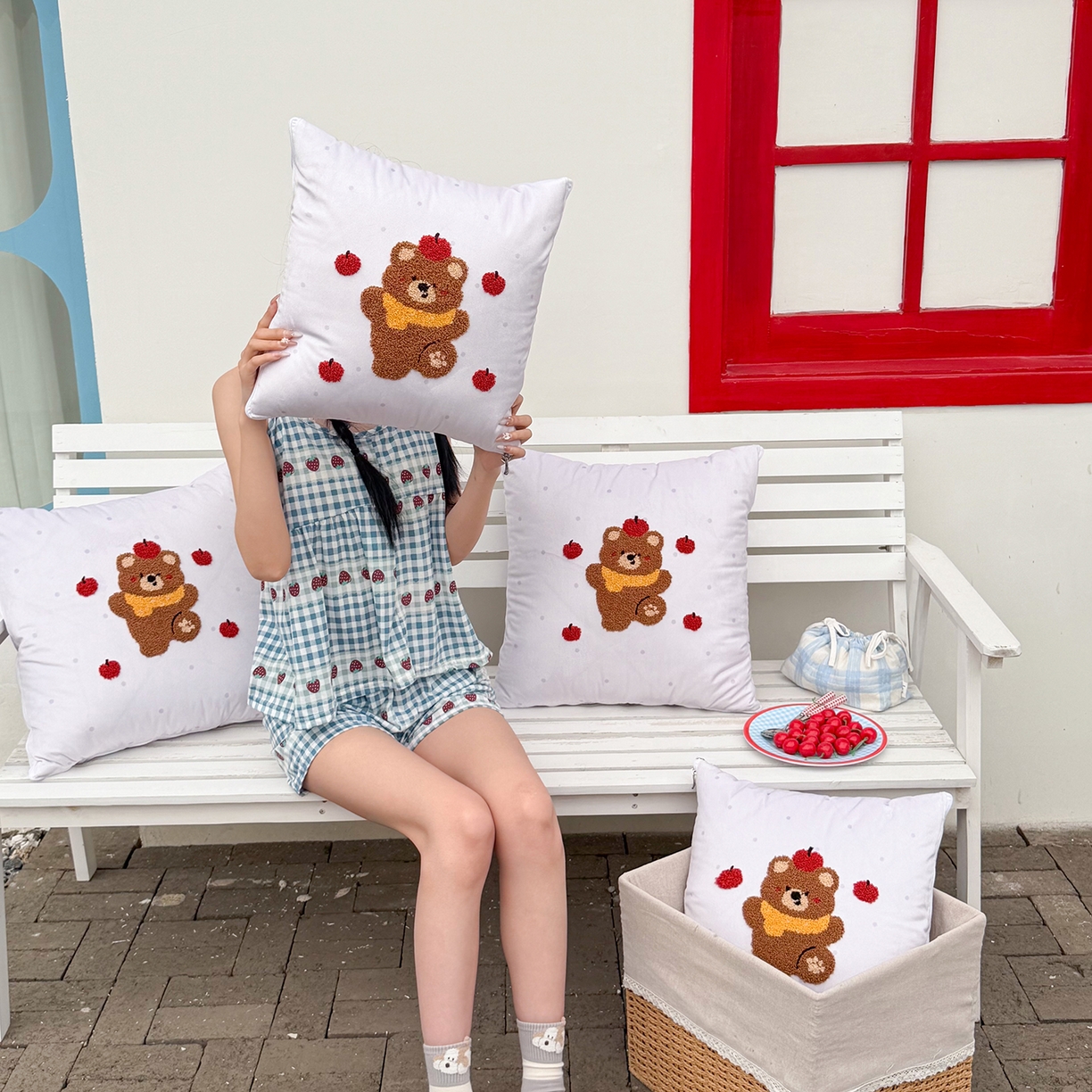 番茄+ 2026新款ins风卡通毛巾绣抱枕被 苹果熊