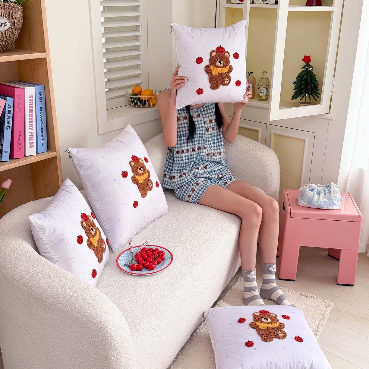 91家纺网 家纺一手货源 找家纺 番茄+ 2026新款ins风卡通毛巾绣抱枕被 苹果熊