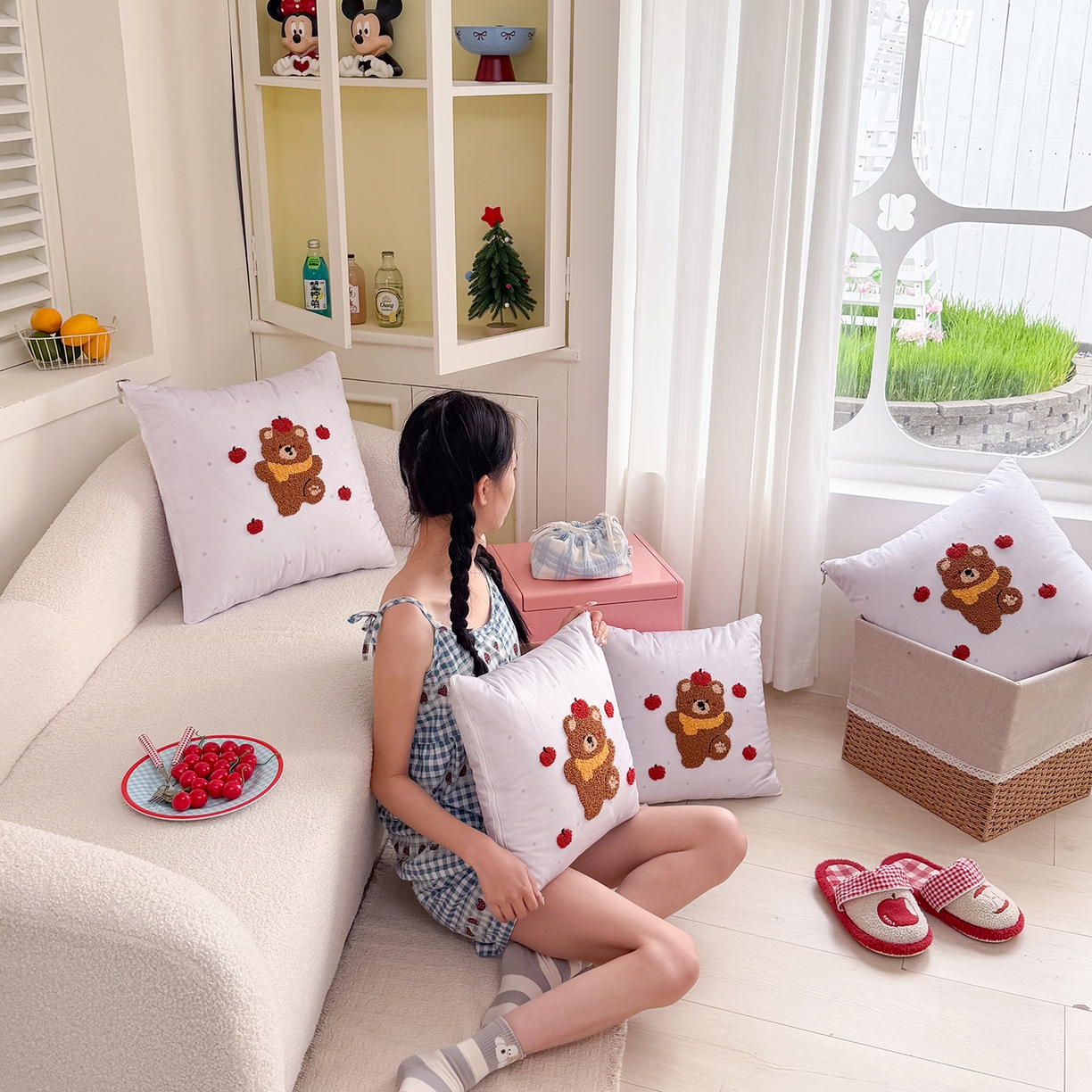 91家纺网 家纺一手货源 找家纺 番茄+ 2026新款ins风卡通毛巾绣抱枕被 苹果熊