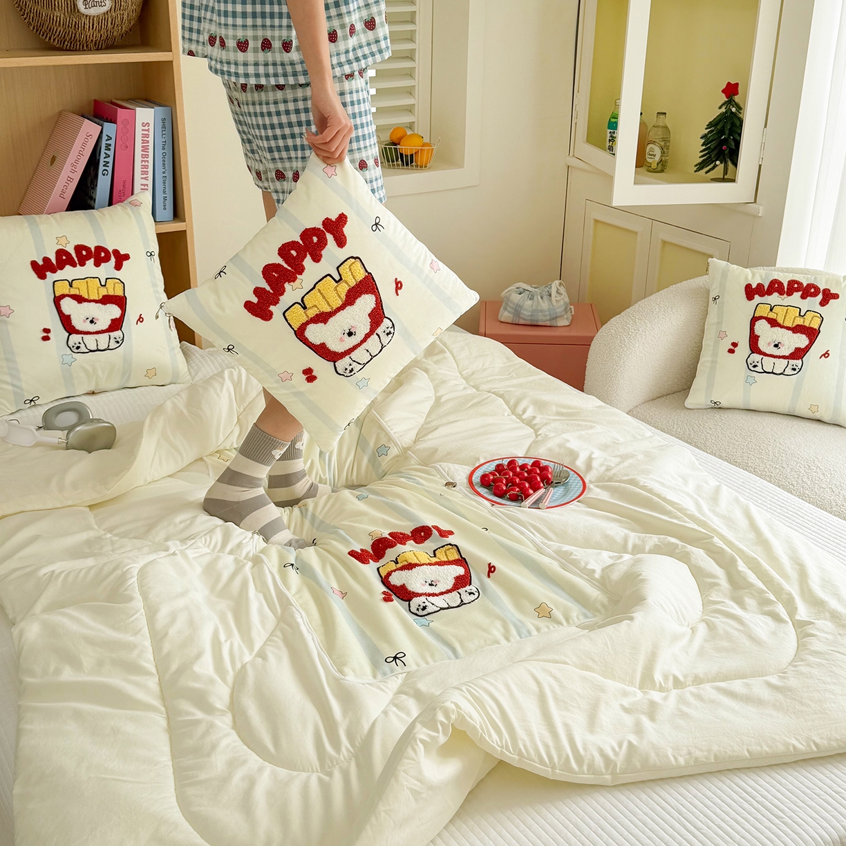 91家纺网 家纺一手货源 找家纺 番茄+ 2026新款ins风卡通毛巾绣抱枕被 薯条小狗