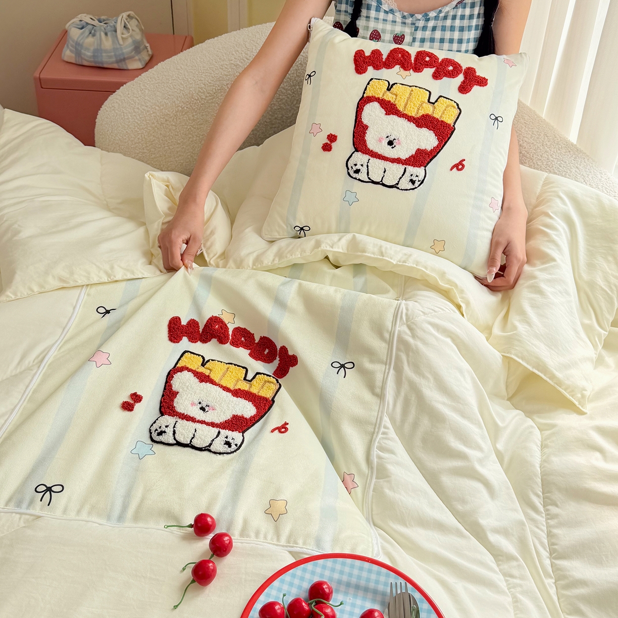 91家纺网 家纺一手货源 找家纺 番茄+ 2026新款ins风卡通毛巾绣抱枕被 薯条小狗