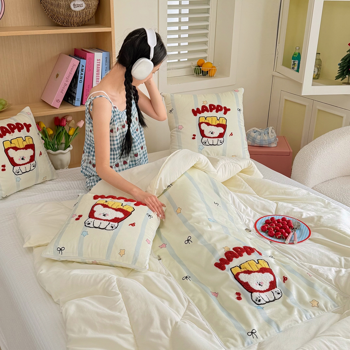 91家纺网 家纺一手货源 找家纺 番茄+ 2026新款ins风卡通毛巾绣抱枕被 薯条小狗