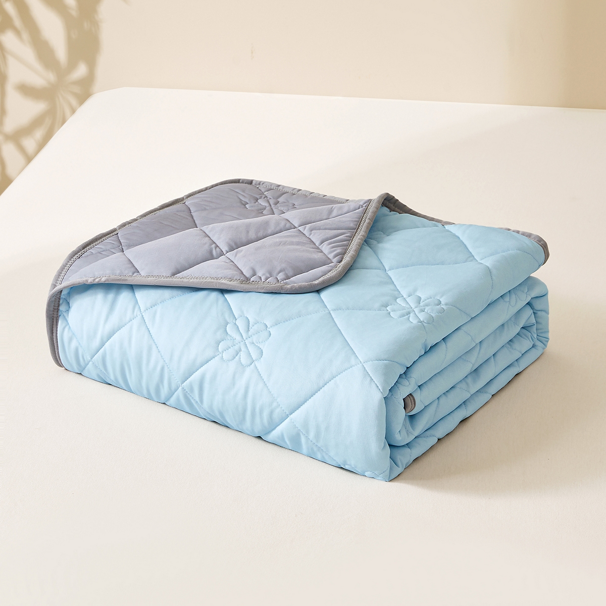 91家纺网 家纺一手货源 找家纺 （总）魅图家纺 2026新款跨境A类凉感丝夏被-中文版