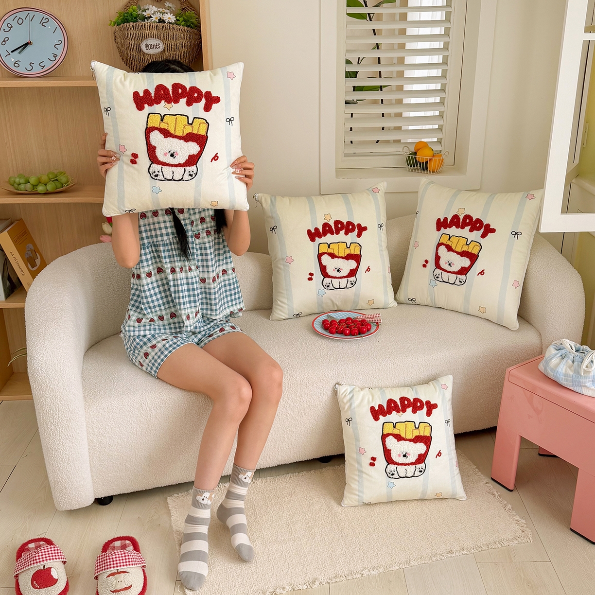 91家纺网 家纺一手货源 找家纺 番茄+ 2026新款ins风卡通毛巾绣抱枕被 薯条小狗