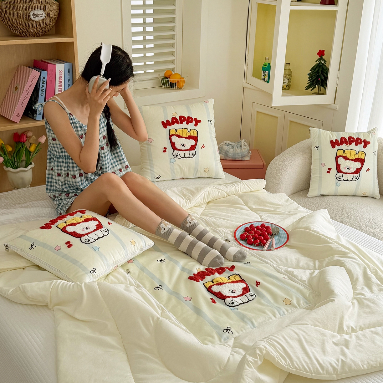 91家纺网 家纺一手货源 找家纺 番茄+ 2026新款ins风卡通毛巾绣抱枕被 薯条小狗