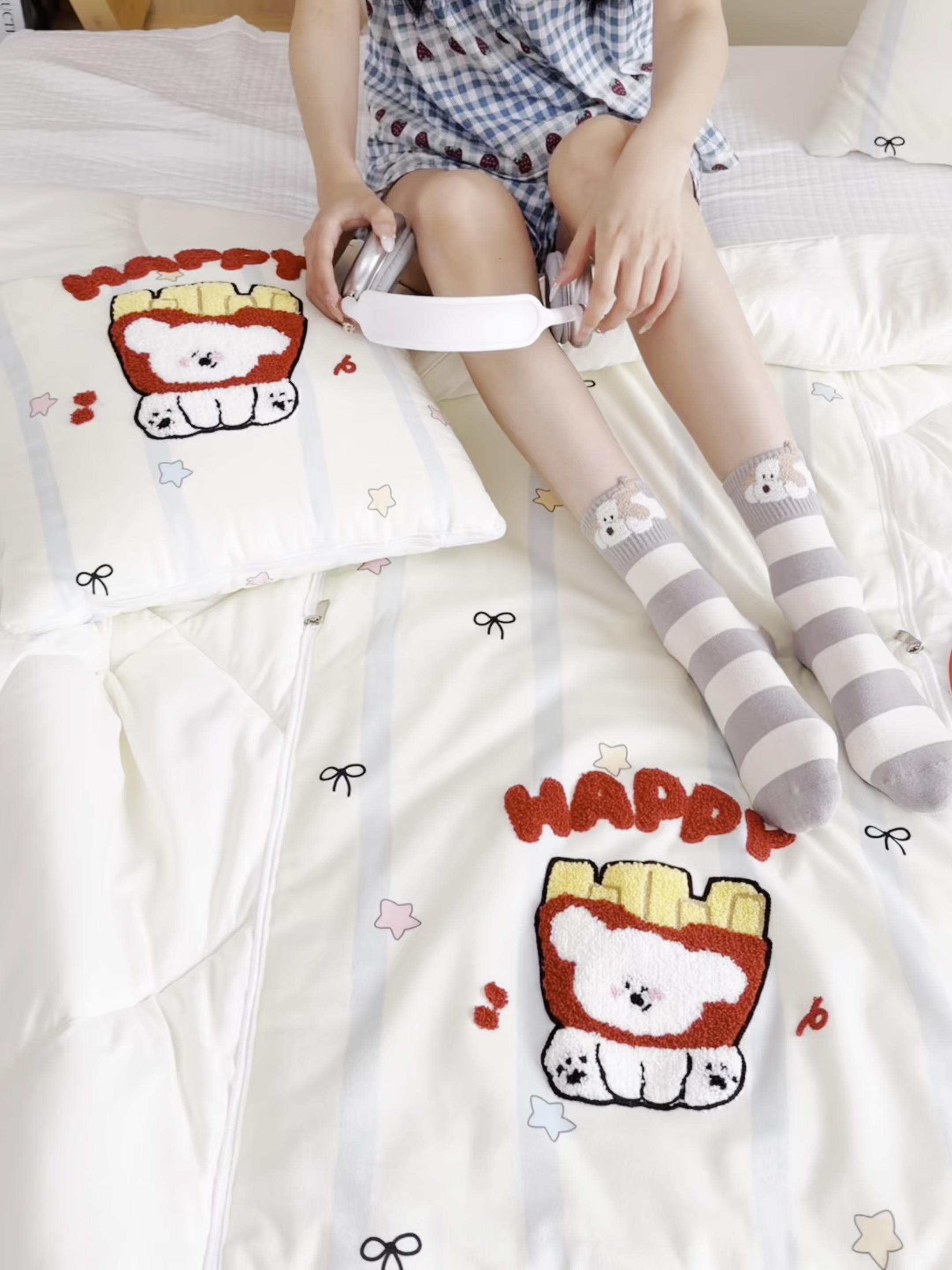 91家纺网 家纺一手货源 找家纺 番茄+ 2026新款ins风卡通毛巾绣抱枕被 薯条小狗