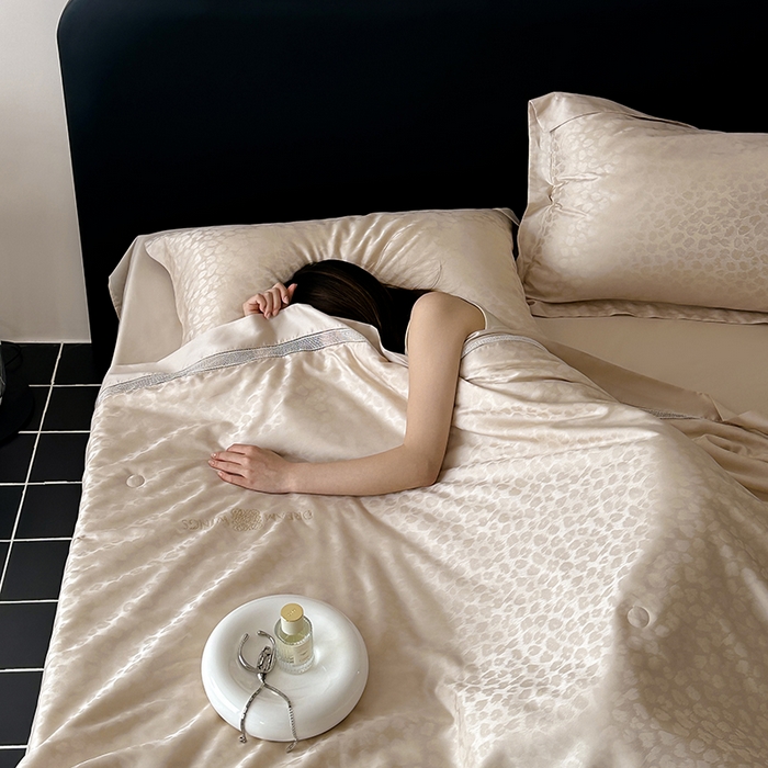 91家纺网 家纺一手货源 找家纺 丽笙被芯 2026新款兰精天丝提花蚕宝夏被夏凉被空调被 梵音