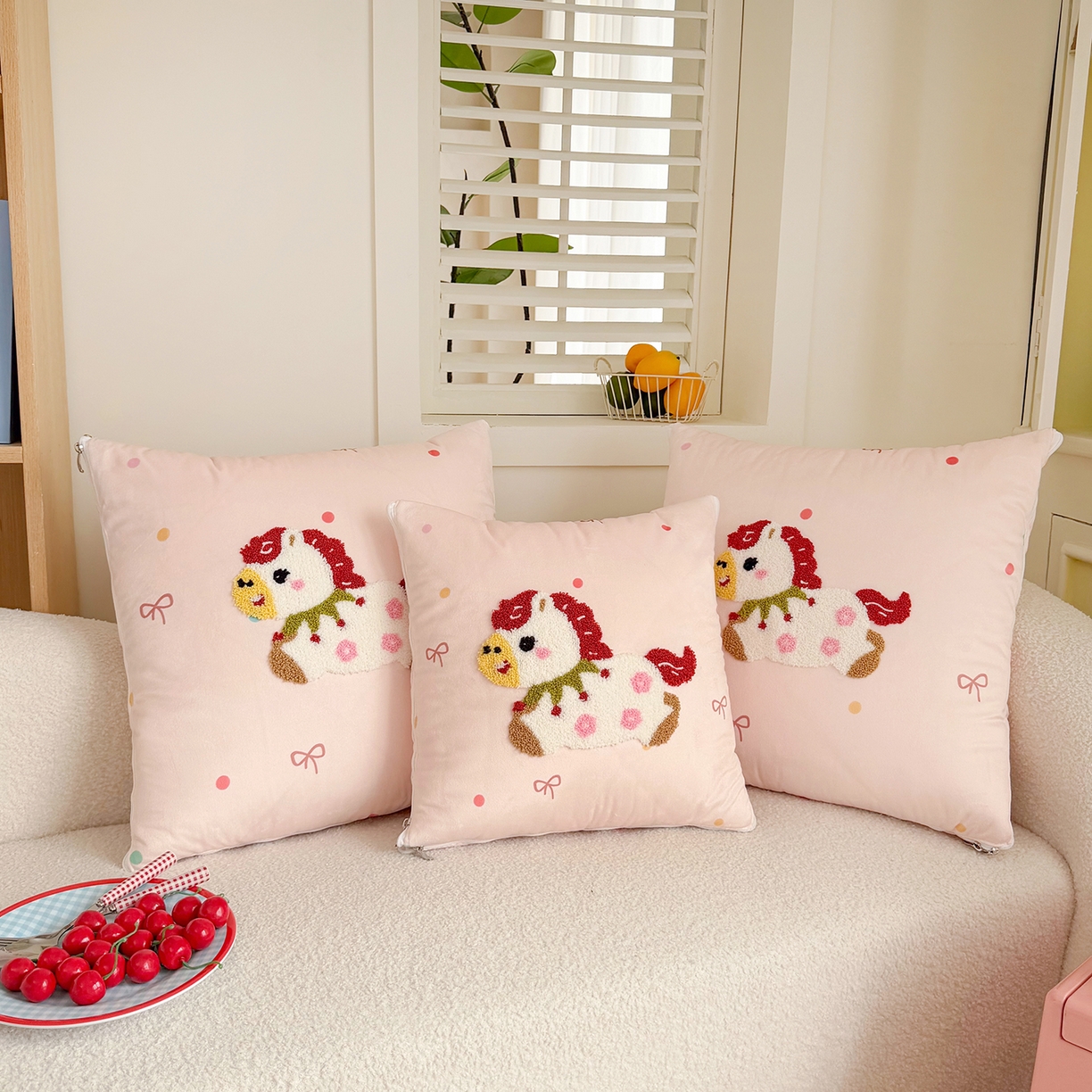 91家纺网 家纺一手货源 找家纺 番茄+ 2026新款ins风卡通毛巾绣抱枕被 甜系小马