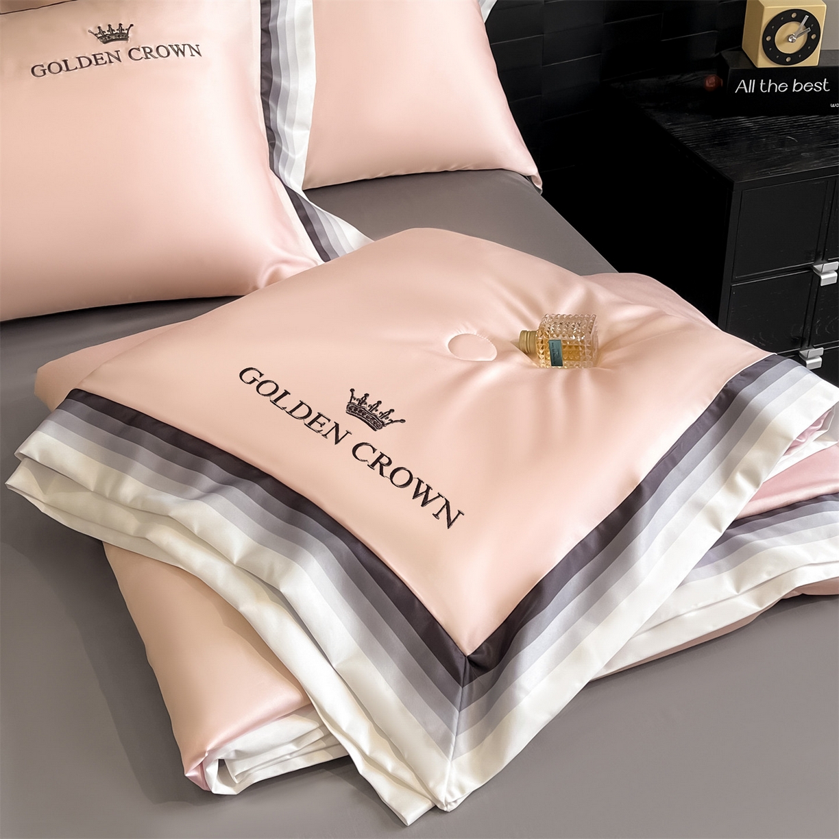 91家纺网 家纺一手货源 找家纺 （总）小久久（小九九） 2025新款A类高克重雕花牛奶绒四件套