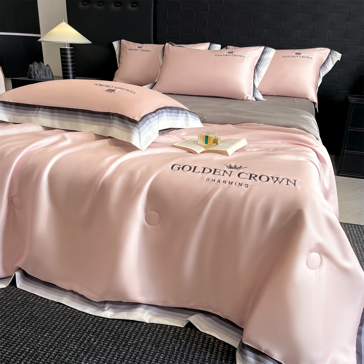 91家纺网 家纺一手货源 找家纺 （总）小久久（小九九） 2026新款水洗冰丝数码宽边刺绣夏被夏凉被空调被-贝拉系列