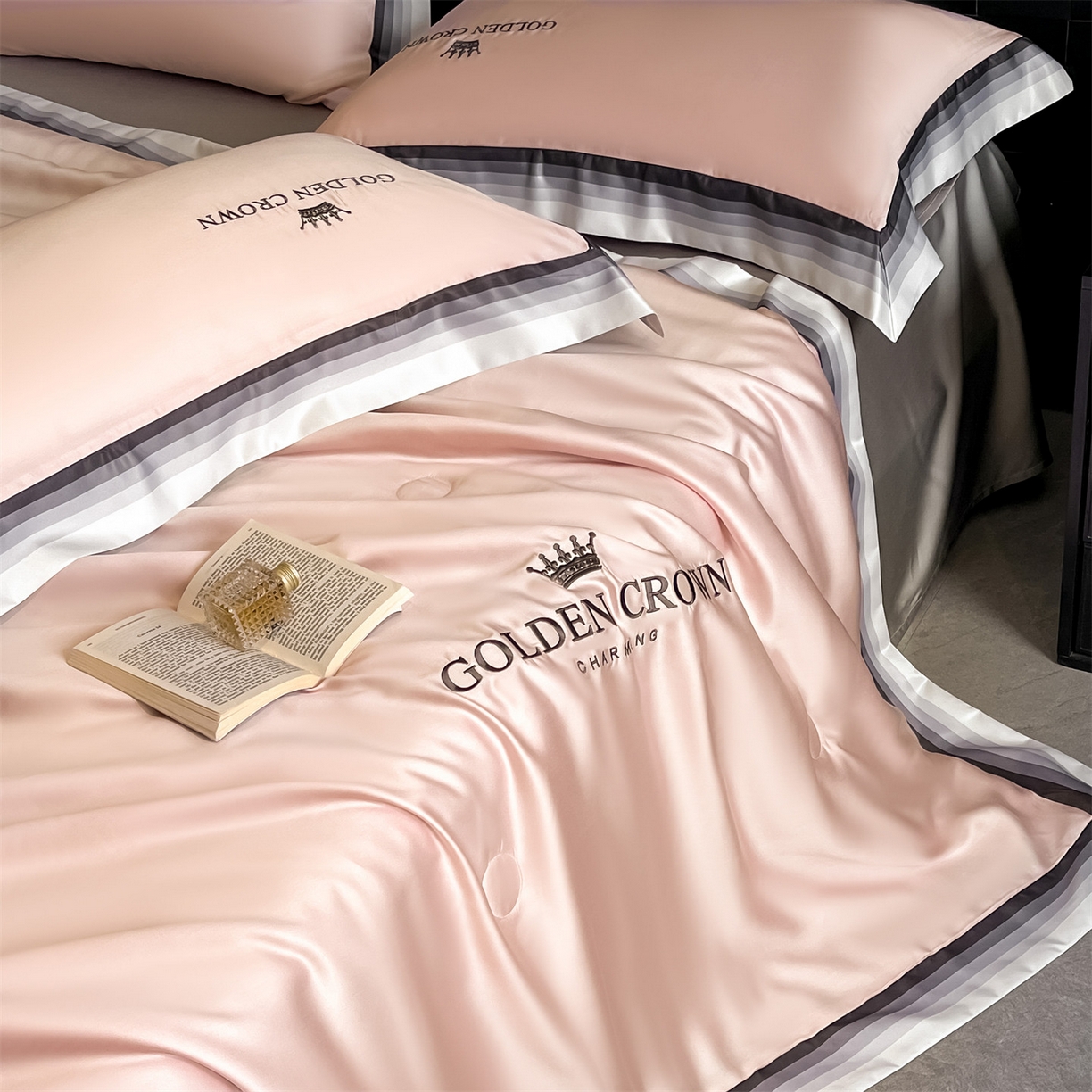 91家纺网 家纺一手货源 找家纺 （总）小久久（小九九） 2026新款水洗冰丝数码宽边刺绣夏被夏凉被空调被-贝拉系列