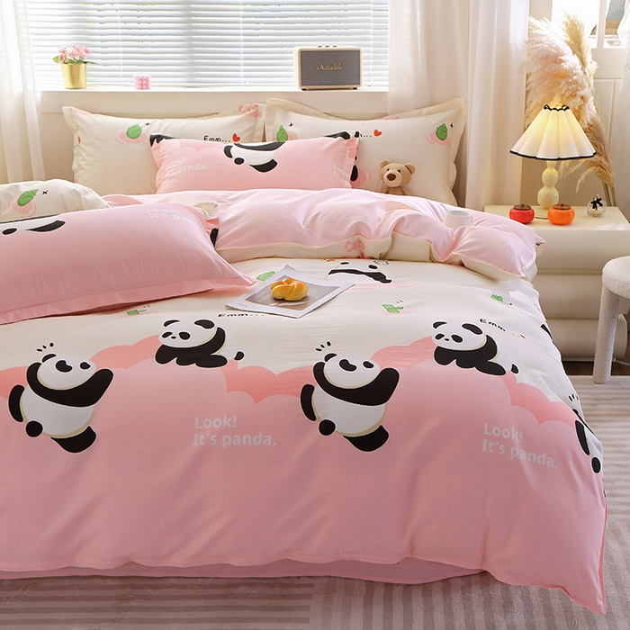 91家纺网 家纺一手货源 找家纺 馨雅家纺 2026新款简欧纯棉印花多规格四件套 熊猫乐园-粉