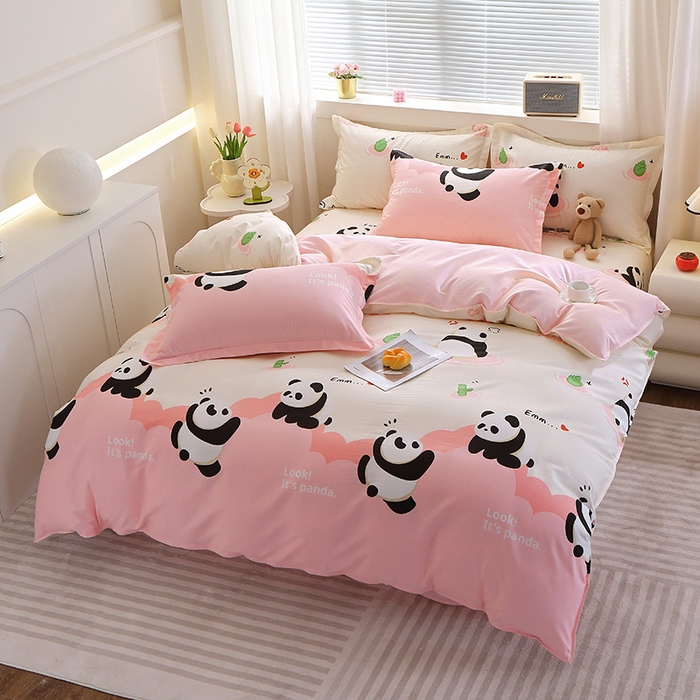 91家纺网 家纺一手货源 找家纺 馨雅家纺 2026新款简欧纯棉印花多规格四件套 熊猫乐园-粉