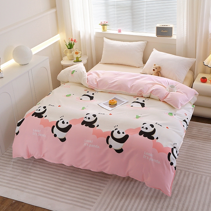 91家纺网 家纺一手货源 找家纺 馨雅家纺 2026新款简欧纯棉印花多规格四件套 熊猫乐园-粉