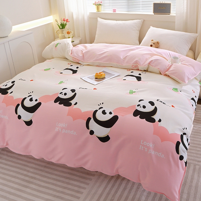 91家纺网 家纺一手货源 找家纺 馨雅家纺 2026新款简欧纯棉印花多规格四件套 熊猫乐园-粉