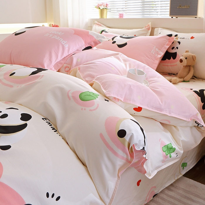 91家纺网 家纺一手货源 找家纺 馨雅家纺 2026新款简欧纯棉印花多规格四件套 熊猫乐园-粉